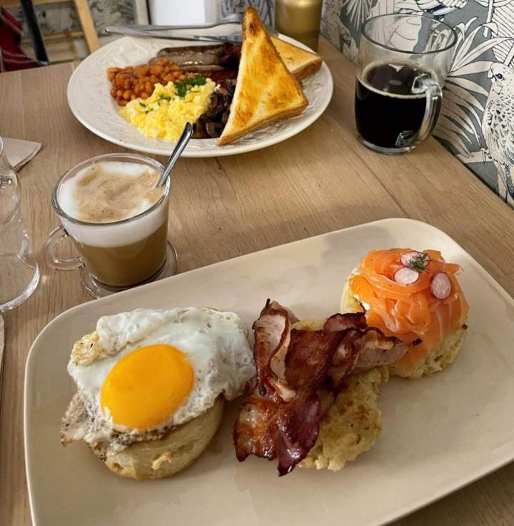 Plat de burger avec frites Clermont-Ferrand
